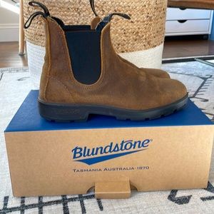 Gently worn Blundstone Boots - Tobacco Suede